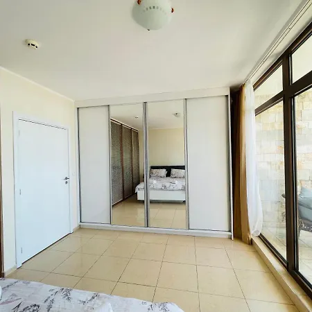 Апартамент Dolce Sea View *